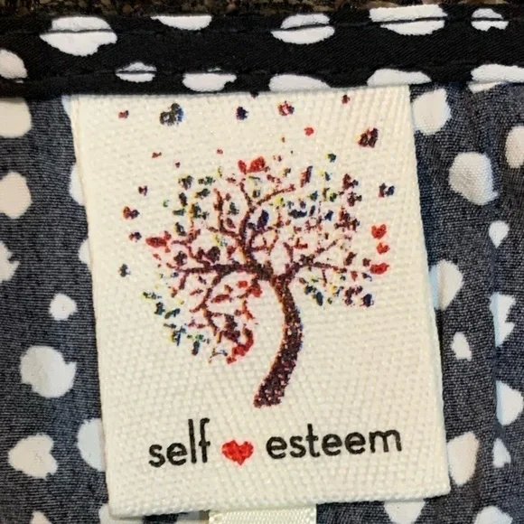 🌺NWT- Juniors black and white top - Picture 6 of 8